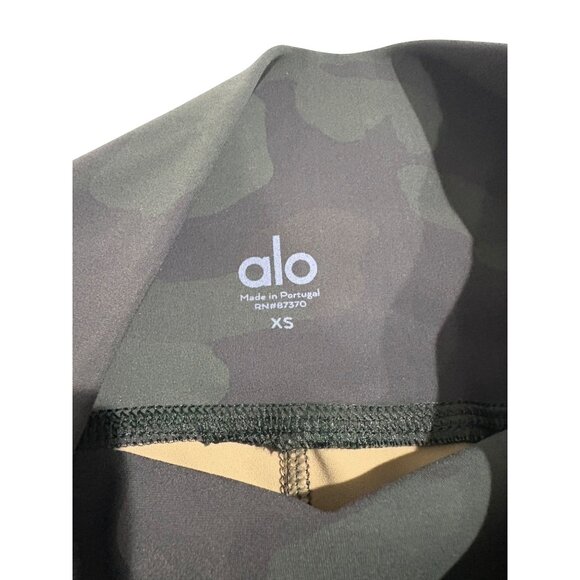 ALO Yoga 7” High Waisted Vapor Shorts in Black Camo - Picture 4 of 4